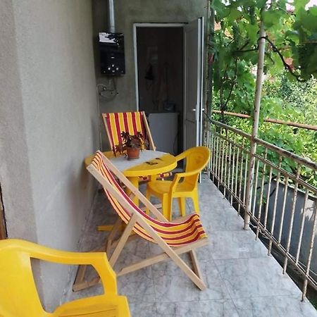 Beruka Guest House Koetaisi Buitenkant foto