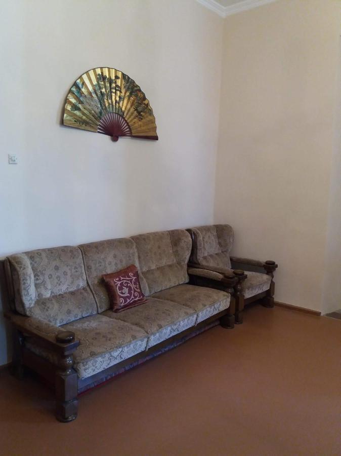 Beruka Guest House Koetaisi Buitenkant foto