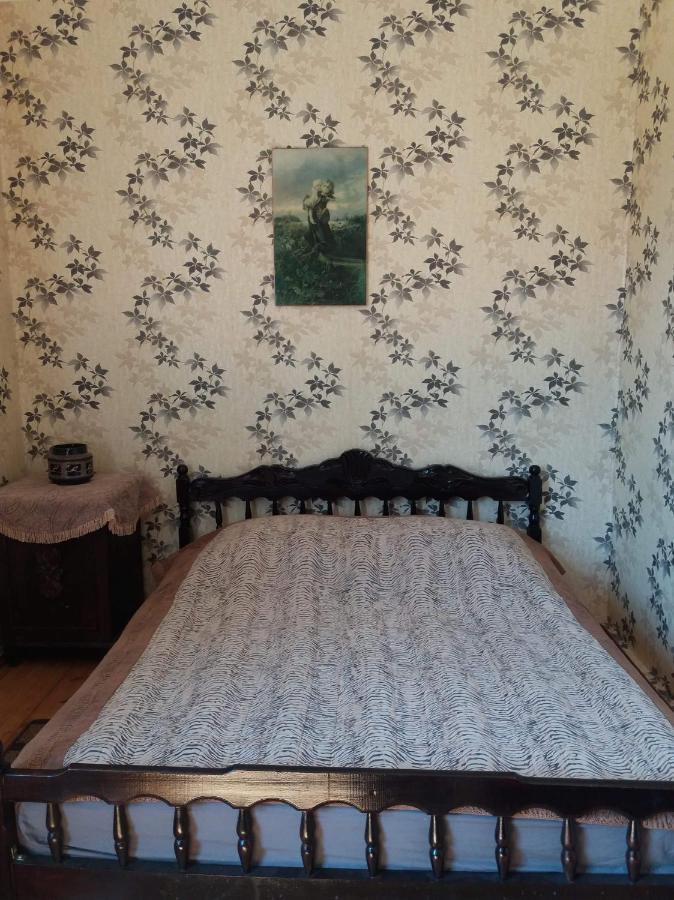 Beruka Guest House Koetaisi Buitenkant foto