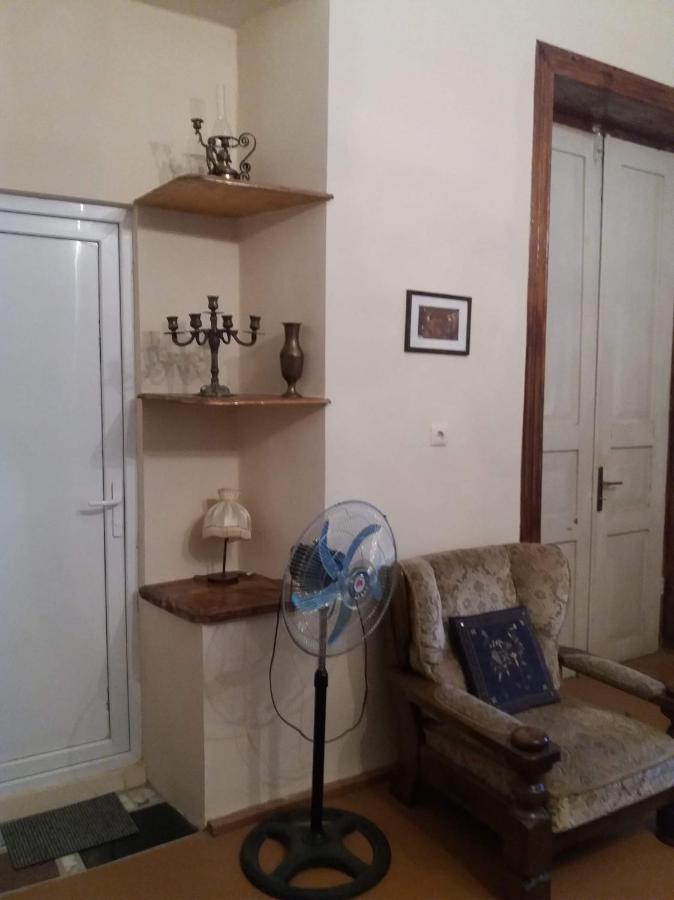 Beruka Guest House Koetaisi Buitenkant foto