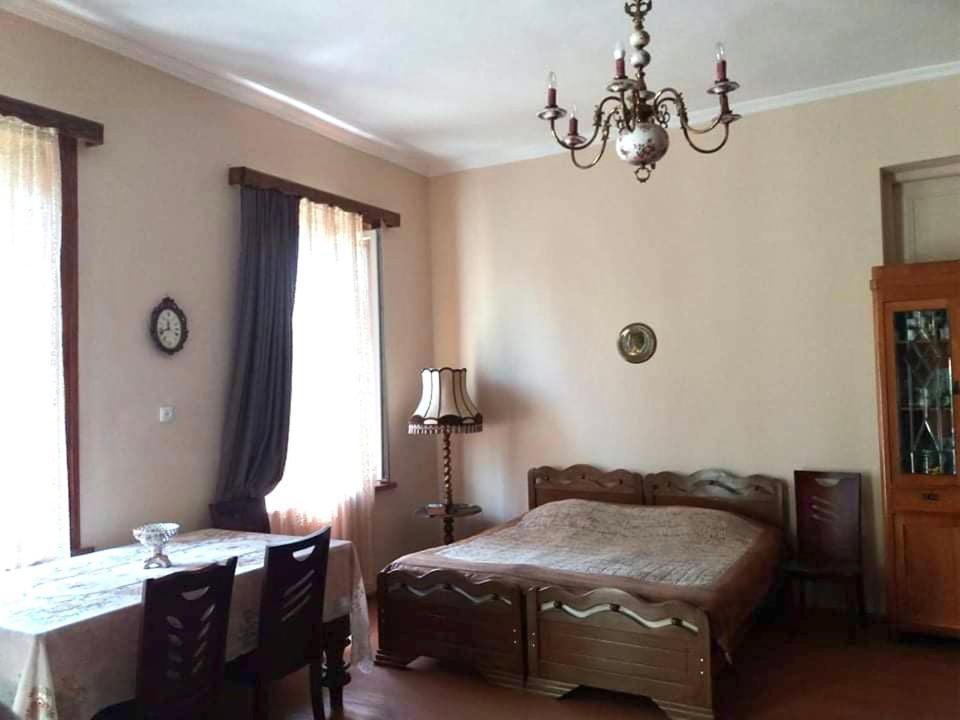 Beruka Guest House Koetaisi Buitenkant foto