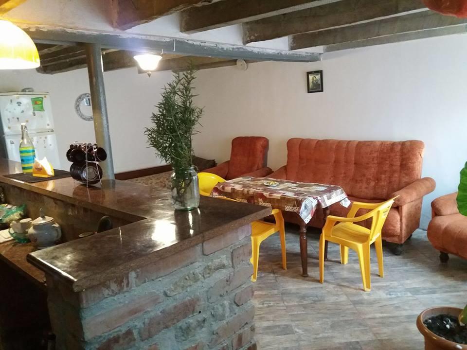 Beruka Guest House Koetaisi Buitenkant foto
