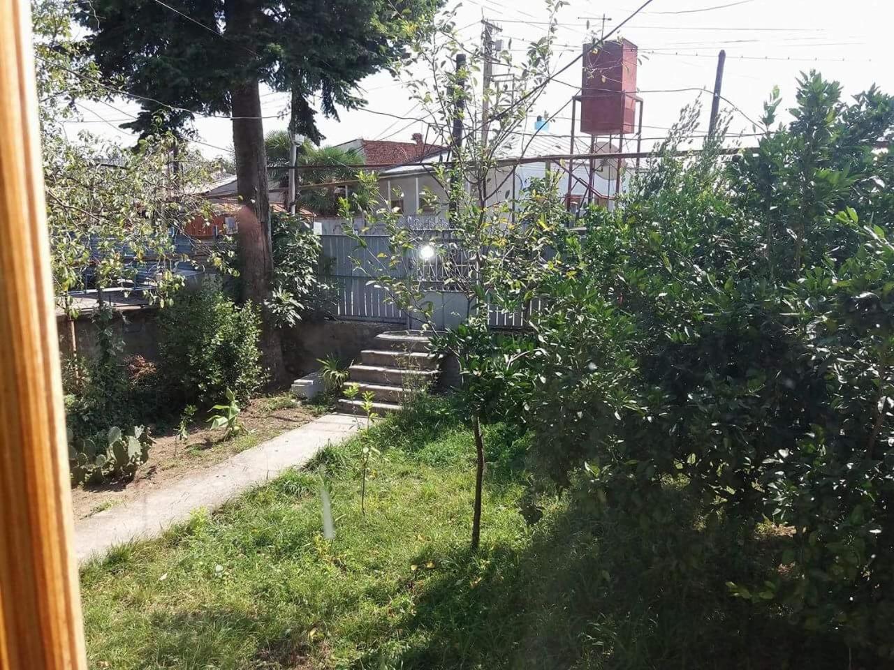Beruka Guest House Koetaisi Buitenkant foto